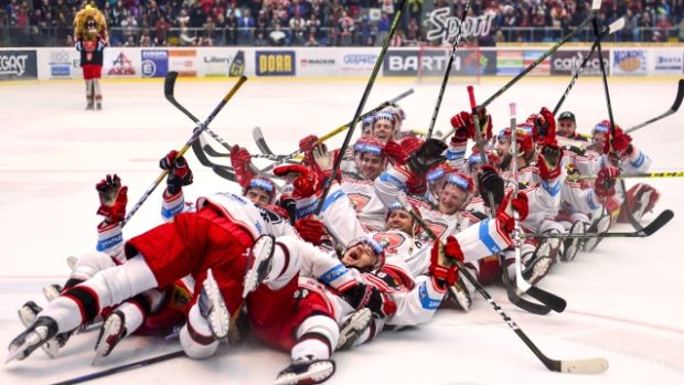 Hokejisté Hradce slaví svůj první postup do semifinále extraligy
