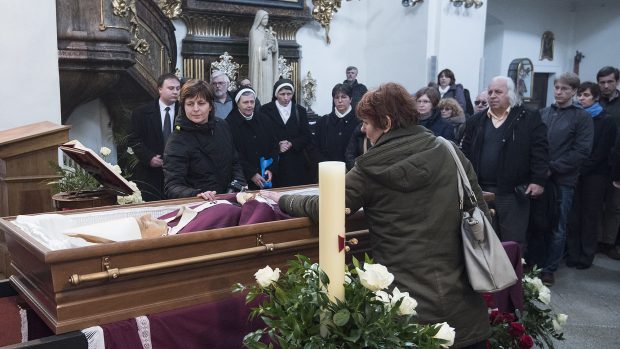 Loučení s kardinálem Miloslavem Vlkem v kostele sv. Benedikta