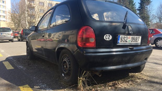 Autovrak na chrudimském sídlišti sídlišti U Stadionu