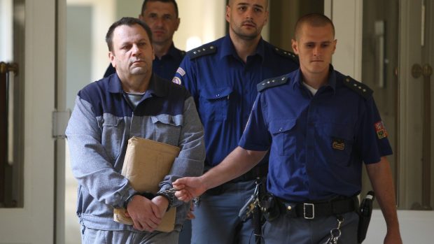 Jozef Višváder, exekutor odsouzen za zpronevěru 80 milionů korun, u soudu v roce 2013