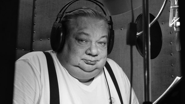 Norbert Lichý v ostravském rozhlase při práci na audio knize Den trifidů
