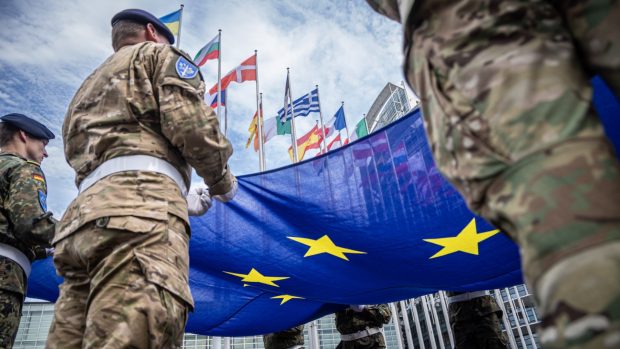 Příslušníci evropských obranných jednotek Eurocorps