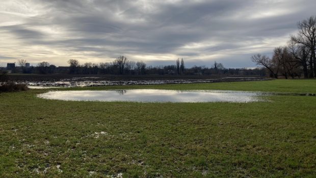 Povodně z konce roku poškodily pole a louky