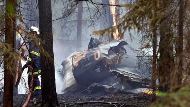 U Holic na Pardubicku spadlo 12. července 2010 vojenské cvičné letadlo L-39 Albatros. Oba piloti se ze stroje včas katapultovali