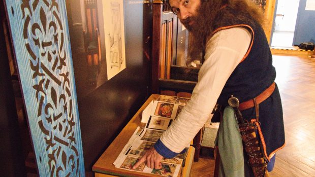 Restaurátor Ladislav Sluka ve své Galerii gotiky