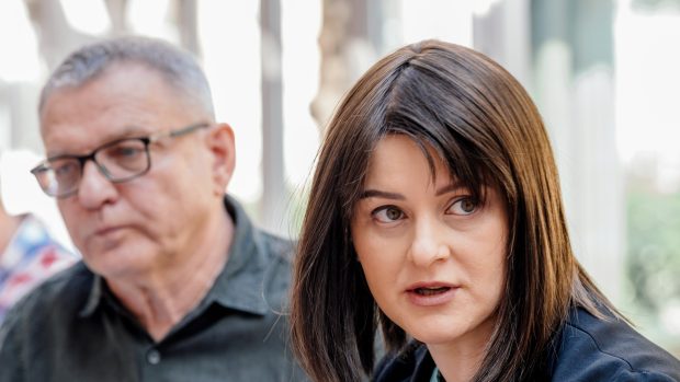 Jana Maláčová (vpravo) a Lubomír Zaorálek (oba SOCDEM)