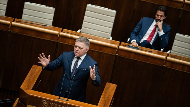 Robert Fico a Robet Kaliňák (oba SMER) v Národní radě Slovenské republiky