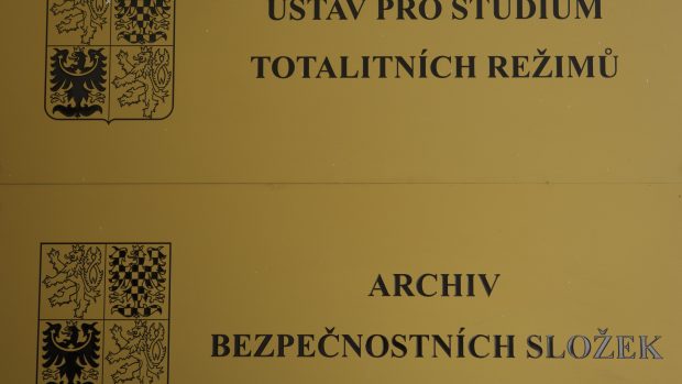 Ústav pro studium totalitních režimů