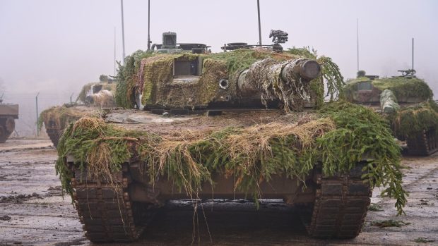 Na Doupově se poprvé testují tanky Leopard 2A4