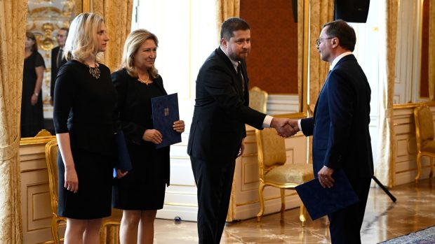 Zleva členka bankovní rady ČNB Karina Kubelková, viceguvernérka Eva Zamrazilová, budoucí guvernér Aleš Michl a Jan Frait