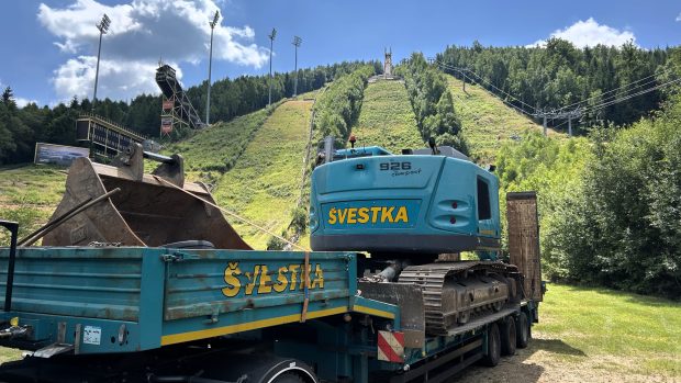 Skokanský můstek K-120 v Harrachově se po patnácti letech dočkal opravy