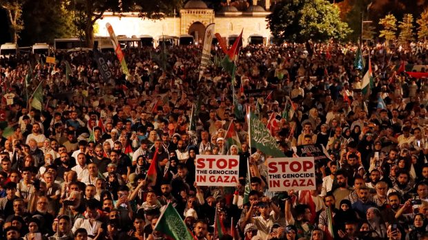 Protest po vraždě vůdce Hamásu Ismáíla Haníji v Íránu