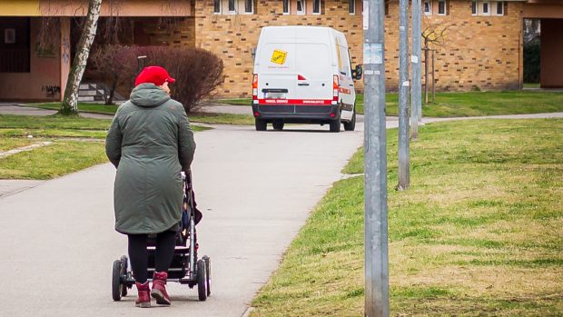 Nápad nynější vlády zvednout od příštího roku starobní penze v průměru o celých 1200 korun vyvolal v řadách českých mainstreamových ekonomů doslova zděšení (ilustrační foto)