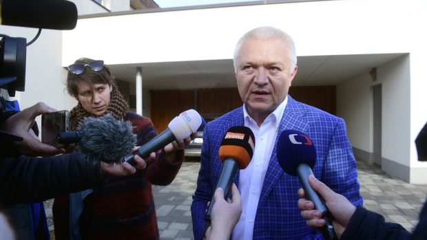 Jaroslav Faltýnek před svým domem v Prostějově