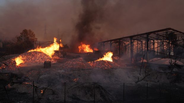 Požáry zasáhly i město Vrilissia v blízkosti Atén