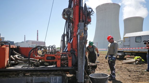 Geotechnický průzkum pozemků, kde budou stát nové bloky Jaderné elektrárny Dukovany