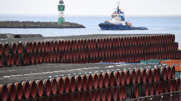 Potrubí v německém Sassnitz-Mukran, které je připravené na dokončení výstavby plynovodu Nord Stream II
