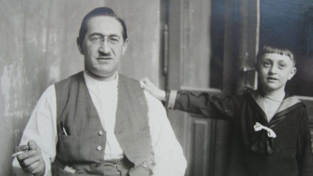 Felix Kolmer s tatínkem v roce 1928