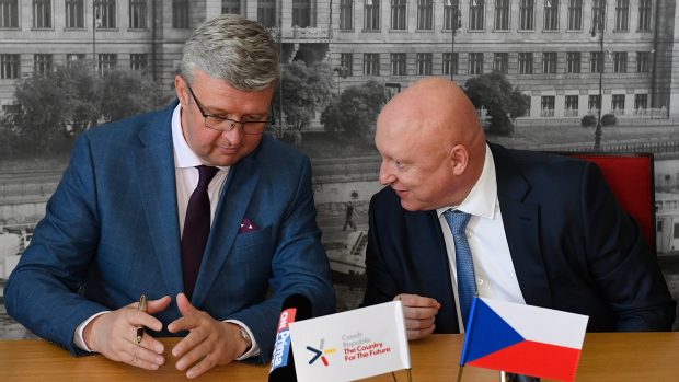 Místopředseda hnutí ANO Karel Havlíček a generální ředitel ČEZu Daniel Beneš (archivní foto)