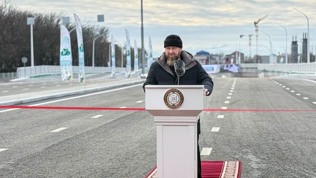 Ramzan Kadyrov otevírá opravenou silnici