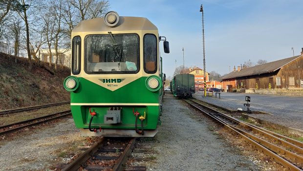 Vlak na nádraží úzkokolejky v Jindřichově Hradci