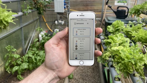 Teplotu i vlhkost ve skleníku je možné nastavit přes telefon