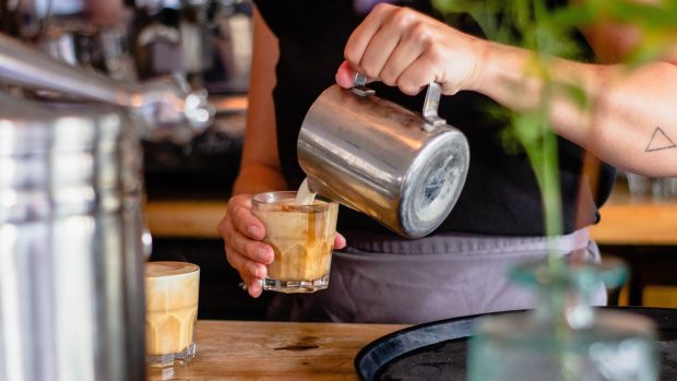 Mezi vítané účinky se podle lékaře řadí například snížení úmrtnosti. Káva totiž zabraňuje rozvoji jak kardiovaskulárních, tak nádorových onemocnění (ilustrační foto)