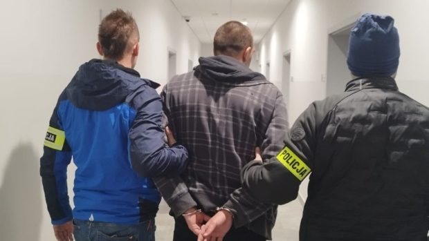 Polská policie zveřejnila snímek se zadrženým Čermákem