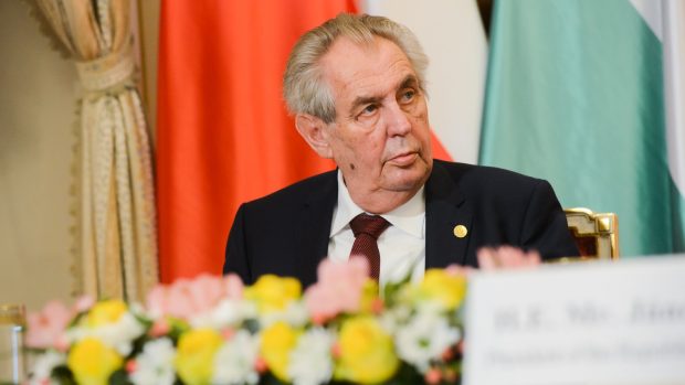 Prezident Miloš Zeman na setkání prezidentů zemí V4 na zámku v Lánech v říjnu 2019