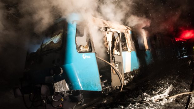 Předběžnou škodu 15 milionů korun způsobil v pátek vpodvečer požár vlakové soupravy v Rybništi na Děčínsku.