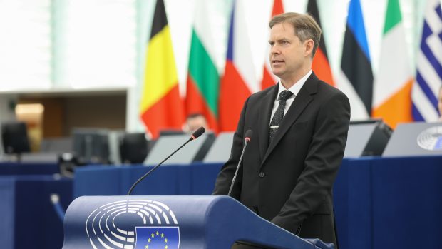 Europoslanec Ondřej Dostál při rozpravě k 80. výročí konce druhé světové války v Evropě (8. května 2025)