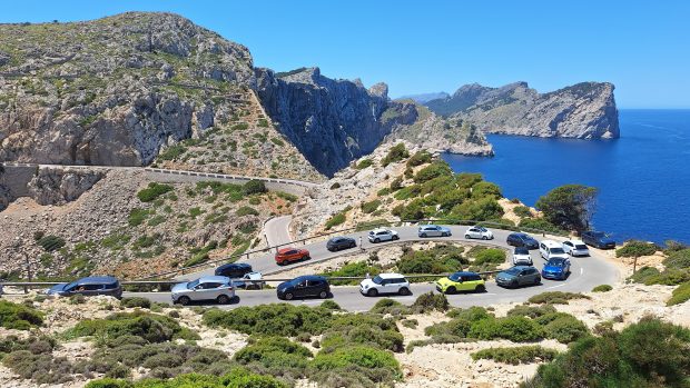 Některá místa na Mallorce jako poloostrov Cap de Formentor turisté doslova ucpávají