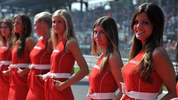 Grid Girls patřily k závodům F1 desítky let