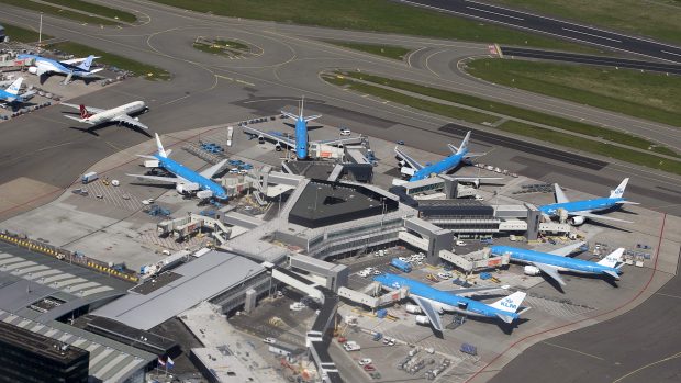 Odstavené letouny společnosti KLM na letišti Schiphol