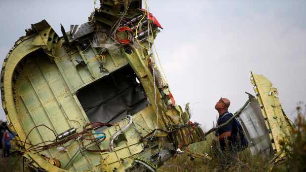 Ani šest let po havárii letadla Malajsijských aerolinií na východní Ukrajině neskončili viníci tragédie před soudem. Bylo to právě 17. července roku 2014, kdy spoj MH17 letící z Amsterdamu do Kuala Lumpuru sestřelila ruská raketa