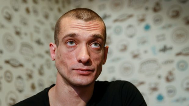 Ruský umělec Petr Pavlenskij na archivním snímku z roku 2017.