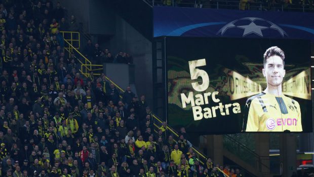 Fotbalový obránce Dortmundu Marc Bartra byl zraněn při bombovém útoku