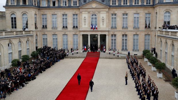 Emmanuel Macron na cestě do Elysejského paláce