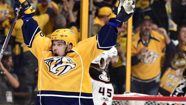 Viktor Arvidsson vyrovnal třetí zápas, Roman Josi ho 3 minuty před koncem otočil.