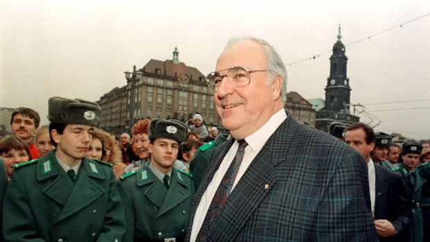 Helmut Kohl v Drážďanech 18. prosince 1989.