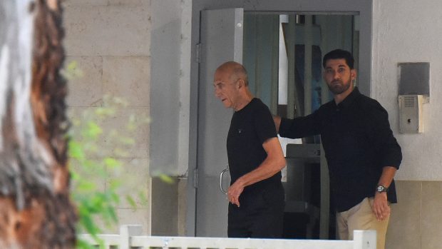 Bývalý izraelský premiér Ehud Olmert opouští vězení v Maasiyahu