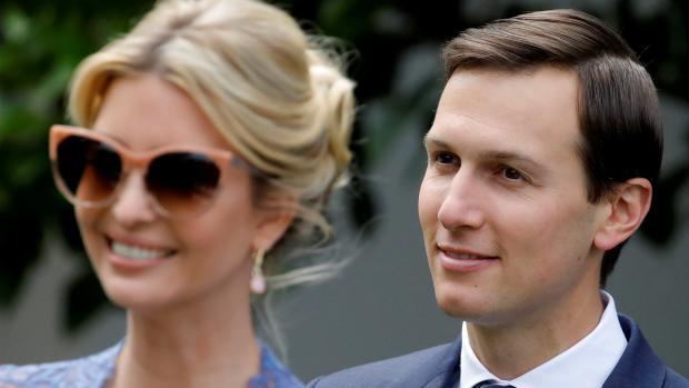 Zeť šéfa Bílého domu Jared Kushner. V popředí Ivanka Trumpová.