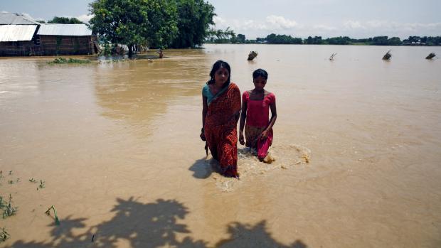 V sousedním Bangladéši dosahuje 18 velkých řek nebezpečně vysoké hladiny.