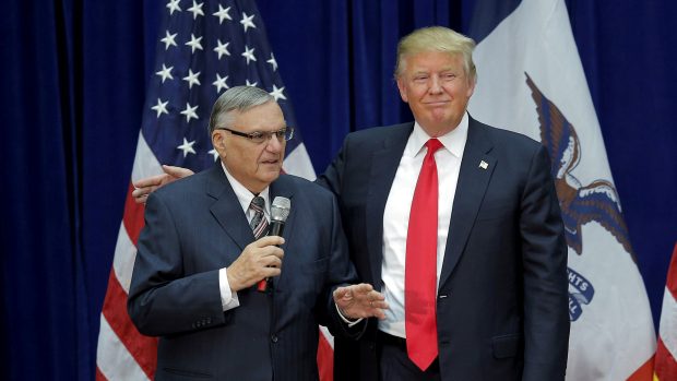 Šerif Joe Arpaio s Donaldem Trumpem během jeho prezidentské kampaně.