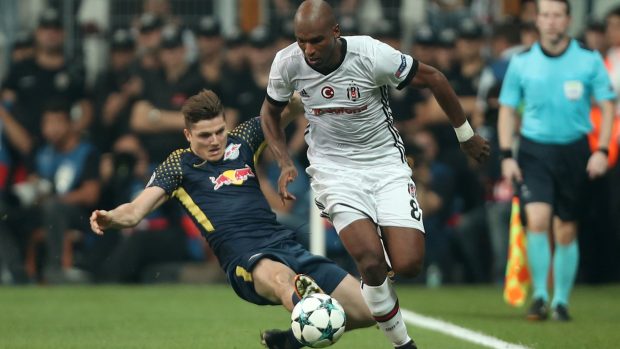 Timo Werner (vlevo) nedohrál úterní duel fotbalové Ligy mistrů v Istanbulu.