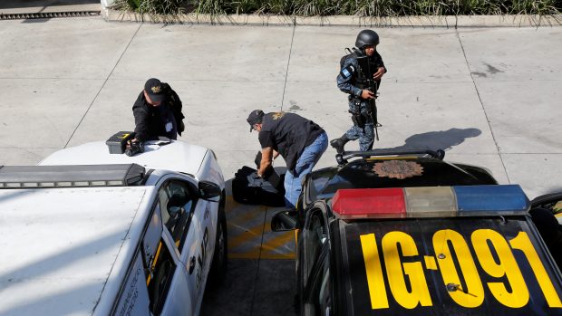 Guatemalští policejní vyšetřovatelé. Ilustrační foto.