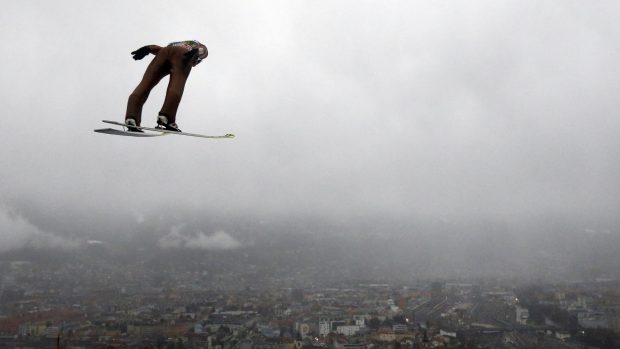 Kamil Stoch v letu nad Innsbruckem