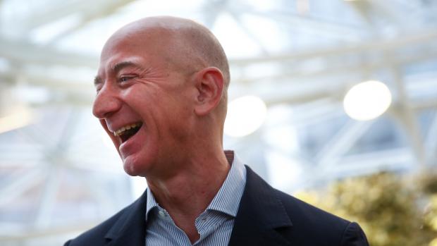 Zakladatel Amazonu Jeff Bezos při otvírání The Spheres