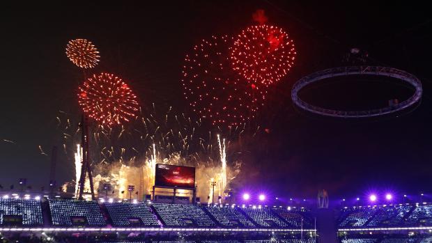 Zahajovací ceremoniál olympijských her v jihokorejském Pchjongčchangu doprovázel velkolepý ohňostroj