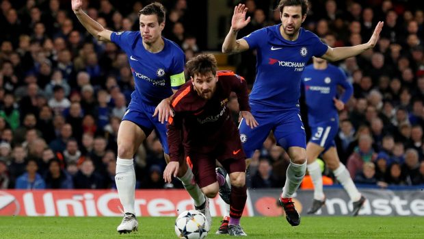 Fotbalisté Chelsea remizovali v úvodním osmifinále Ligy mistrů s Barcelonou 1:1